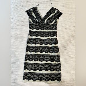 Adrianna Papell size 8 grey and black lace sheath dress